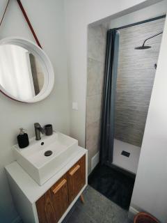 Self-checkin town house - Rooms to rent in a beautiful modern town house - Not a hotel - Location de chambres avec arrivée en autonomie - Extra fee for sheets and towels - Private parking - Check your plateform inbox and follow check-in instructions - Saint-Romain-en-Gal - 3