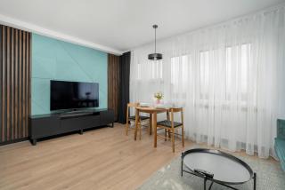 Spacious Apartment in a quiet area of Poznań by Noclegi Renters - 1