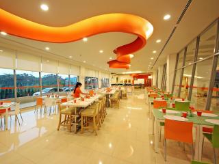 HARRIS Hotel Sentul City Bogor - 8