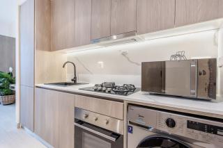 WeHost - Urban Oasis Modern Studio Retreat with City Views - Dubai - 3
