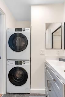 Seattle's Gem: Elegant 1BR in Belltown - Seattle - 1