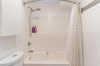 Seattle's Gem: Elegant 1BR in Belltown - 3