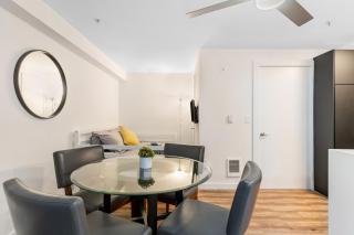 Seattle's Gem: Elegant 1BR in Belltown - 4