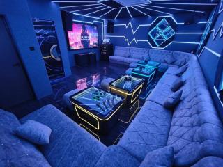 JPP l 角头间豪华私人KTV房120寸电视BBQ自动麻将机桌球PS4可以睡29个人5分钟Austin - 0