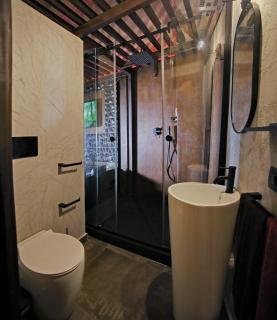 BLACK HOLE ROOMS - 3