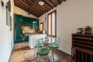 Cozy Trevi Romance - 9
