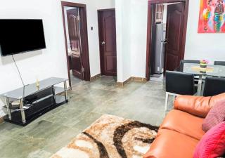 Modern City Retreat in Adenta- 2Bed,5star Service, Free Wifi, 24-7 Security, Close to Highway, by DLA - 8