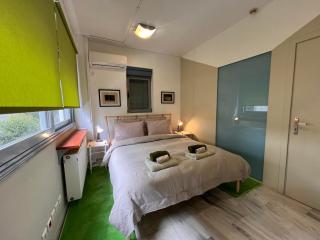 Blue Spacious Flat wt Parking nr Marousi Hospitals, by PromosHomes - Atenas - 2