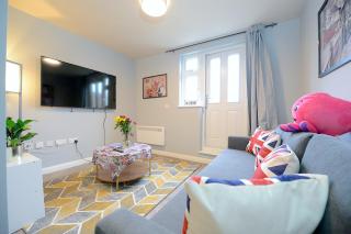 2 BED TERRACED FLAT PICCADILLY LINE - 0