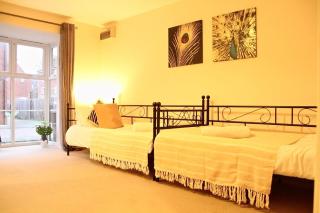 EasyRest House Peterborough - 6 Beds & Private Parking - Easy Location - Access to A1, City Centre & Shops - 3
