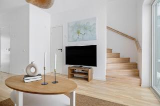 Luxurious newly built villa with patio and private parking - 2