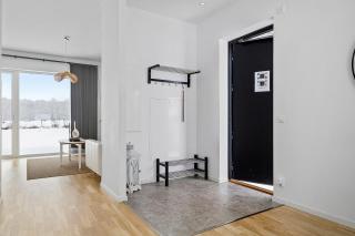 Luxurious newly built villa with patio and private parking - 3