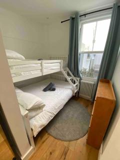 Poets Rest, free parking, EV socket fees apply walk to beach - Brighton & Hove - 4