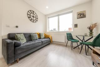 Luxury 1 Bedroom serviced apartment with Roof terrace & Gym - Stevenage - 6