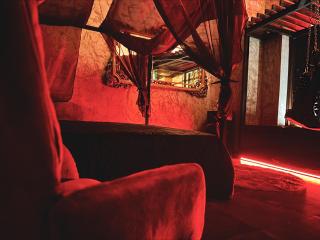 BLACK HOLE ROOMS - 5