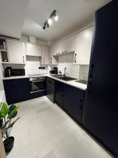 The Gallery - Town Centre - Beach 5 Minute Walk - Superfast WiFi - Outdoor Terrace - Sleeps up to 6 - Netflix - Contractor Friendly - Short & Long Stays - Coffee Machine - Bournemouth - 6