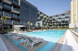 Stylish Jvc 1br Poolside Balcony & Free Parking - 0
