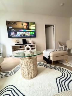 Exquisite Urban Oasis: Luxury 1 Bedroom Retreat in Downtown Manhattan - 5