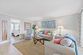 Olde Marco riverfront condo with pools and tennis - 9