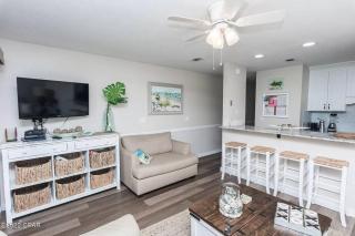 Oceanside Ground Floor Condo, Heated Pool, Affordable Monthly Rates - Panama City Beach - 4