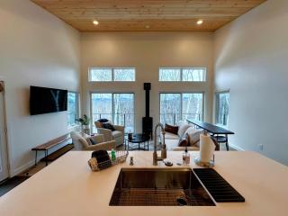 1B Contemporary cabin in magnificent setting, luxury and comfort, hot tub, AC! - Bethlehem - 7