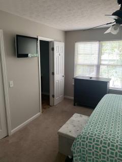 House #16 - Weiss Decision - (No pets) Lake View - Centre - 1