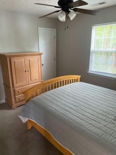 House #16 - Weiss Decision - (No pets) Lake View - Centre - 6