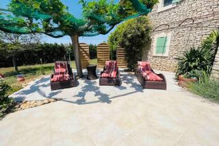 84A - "Mas d'Elise" magnificent villa with pool in the heart of Luberon - 4