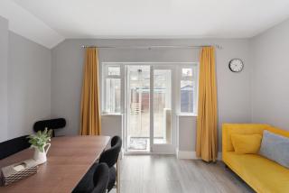 Edgware Oasis: Modern Haven near Tube & Park - Edgware - 1