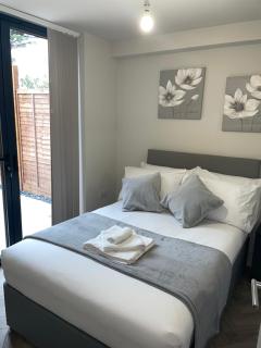 Modern Raynes Park Apartment x2 Bathroom*Garden*Wifi* - Raynes Park - 2