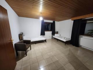 Haus mit 4x Zimmern und mit Garten - 3