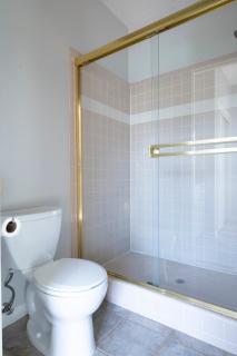 Elegant Suite with Stunning Vineyard Views - Plymouth - 6