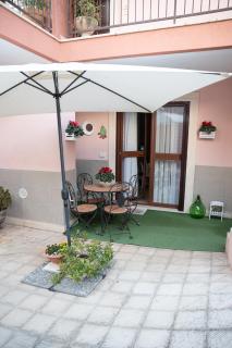 B&B Flower House - 0