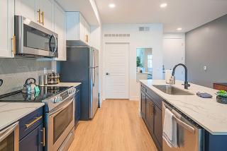 Barrett-Jackson Retreat & Golf, Swim, Dine, King Bed & WFH - S439 - 8