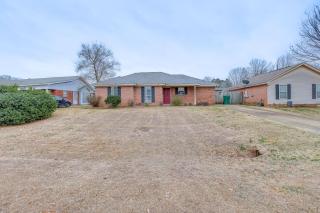 Pet-Friendly Millbrook Home Patio and Yard! - Millbrook - 0