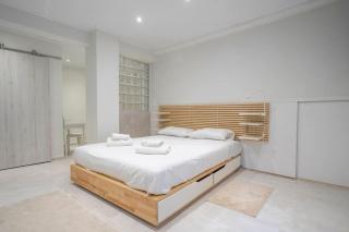 Modern Apartment at Thiseio Next to Metro Station - 0