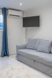 Modern Apartment at Thiseio Next to Metro Station - 3