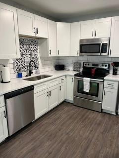 Newly renovated cute 3 bedroom 2 bath bungalow - 3