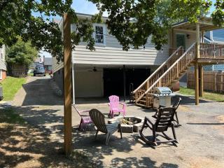 Newly renovated cute 3 bedroom 2 bath bungalow - Charlotte - 1