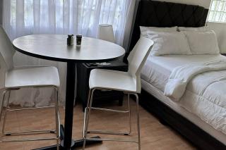 Eagles Nest Villa Studio AC TV WIFI Fan Luxury Modern - Albion - 9