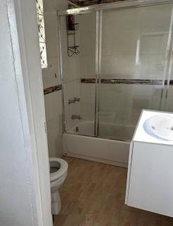 Eagles Nest Villa Studio AC TV WIFI Fan Luxury Modern - 4