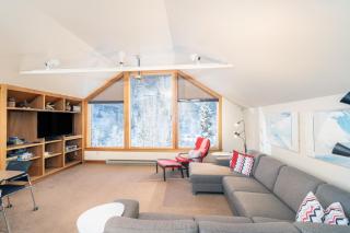 This Three Bedroom Condo Boasts Great Views of the Ski Area! - 8