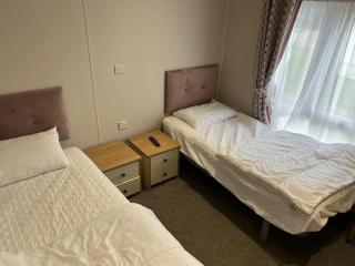Beautiful Lodge With Decking In Hunstanton At Manor Park Ref 23195K - Hunstanton - 3