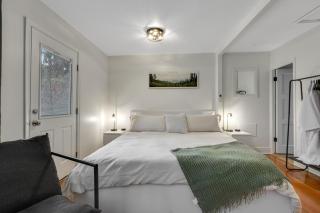 Mount Olympus Suite, Room 9 at Mount Walker Inn - 2