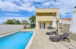 Family house Korina - 9