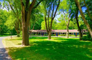 Elk Rapids Lakeshore Inn - 7
