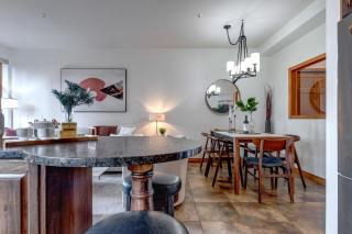 Central 2BR with Prime Amenities - 2