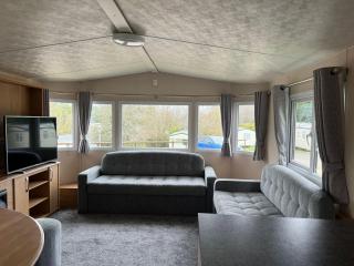 Lovely Caravan At Lower Hyde Holiday Park, Isle Of Wight Ref 24001G - Shanklin - 9