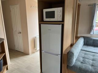 Lovely Caravan At Lower Hyde Holiday Park, Isle Of Wight Ref 24001G - Shanklin - 4