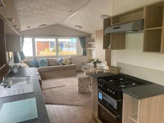 Lovely 6 Berth Caravan For Hire At Barmston Beach Holiday Park Ref 62062Hc - Lund - 8